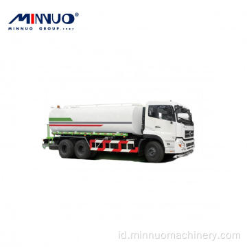 Full Fouring Four Wheeled Road Sprinkler Truck